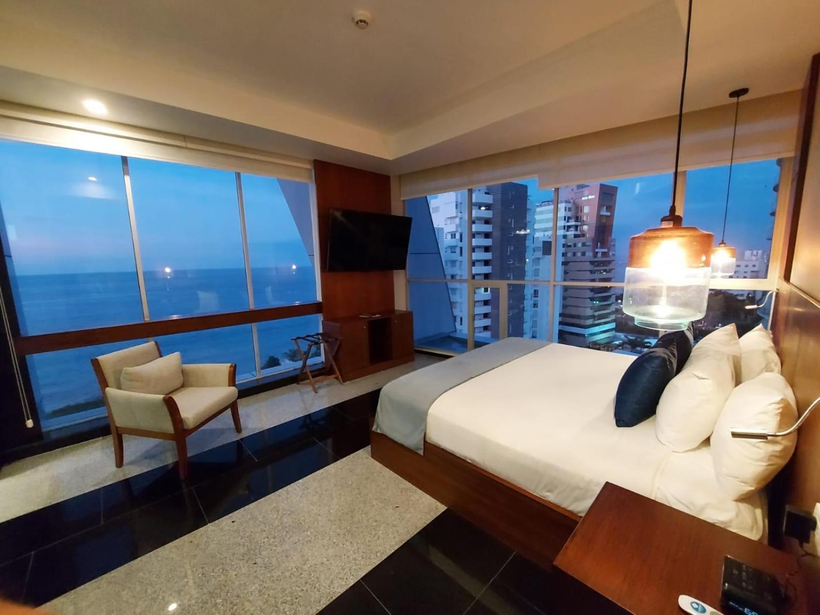 Wyndham Sail Plaza And Convention Center Hotel